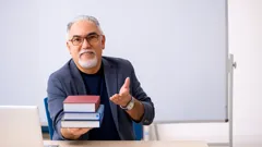 The Simple Habit Smart People Share, According to a Philosophy PhD